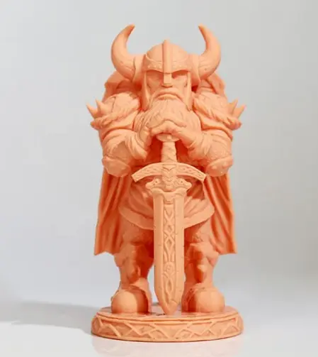 Favism3D: Impresión 3D de alta resolución con resina estándar para figuras, miniaturas y prototipos detallados. Estatua de guerrero enano con espada y armadura, impresa en 3D con resina estándar de color terracota.