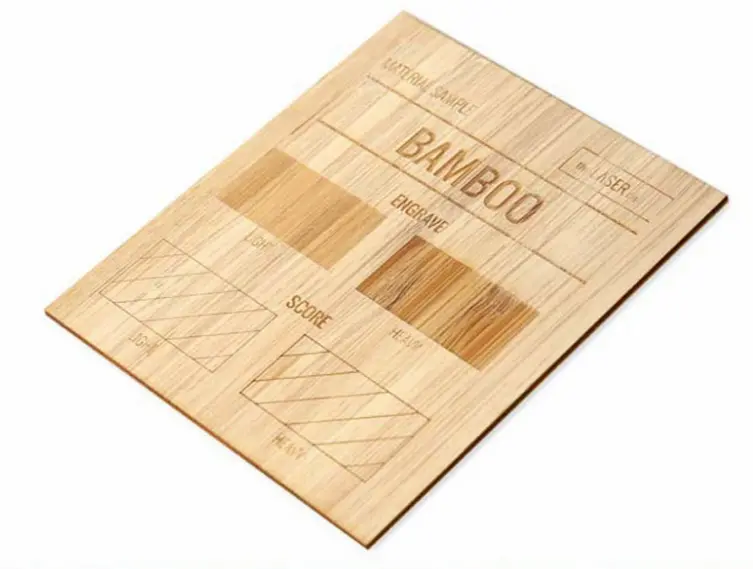 Favism3D: Grabado y corte láser en madera y contrachapado para diseños personalizados y muestrarios de materiales. Muestra de contrachapado de bambú con varios grabados y cortes láser personalizados, demostrando texturas.