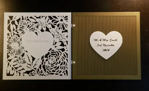 [CE-PL-1-011] Invitaciones de Boda Personalizadas con Corazón Calado y Relieve 3D